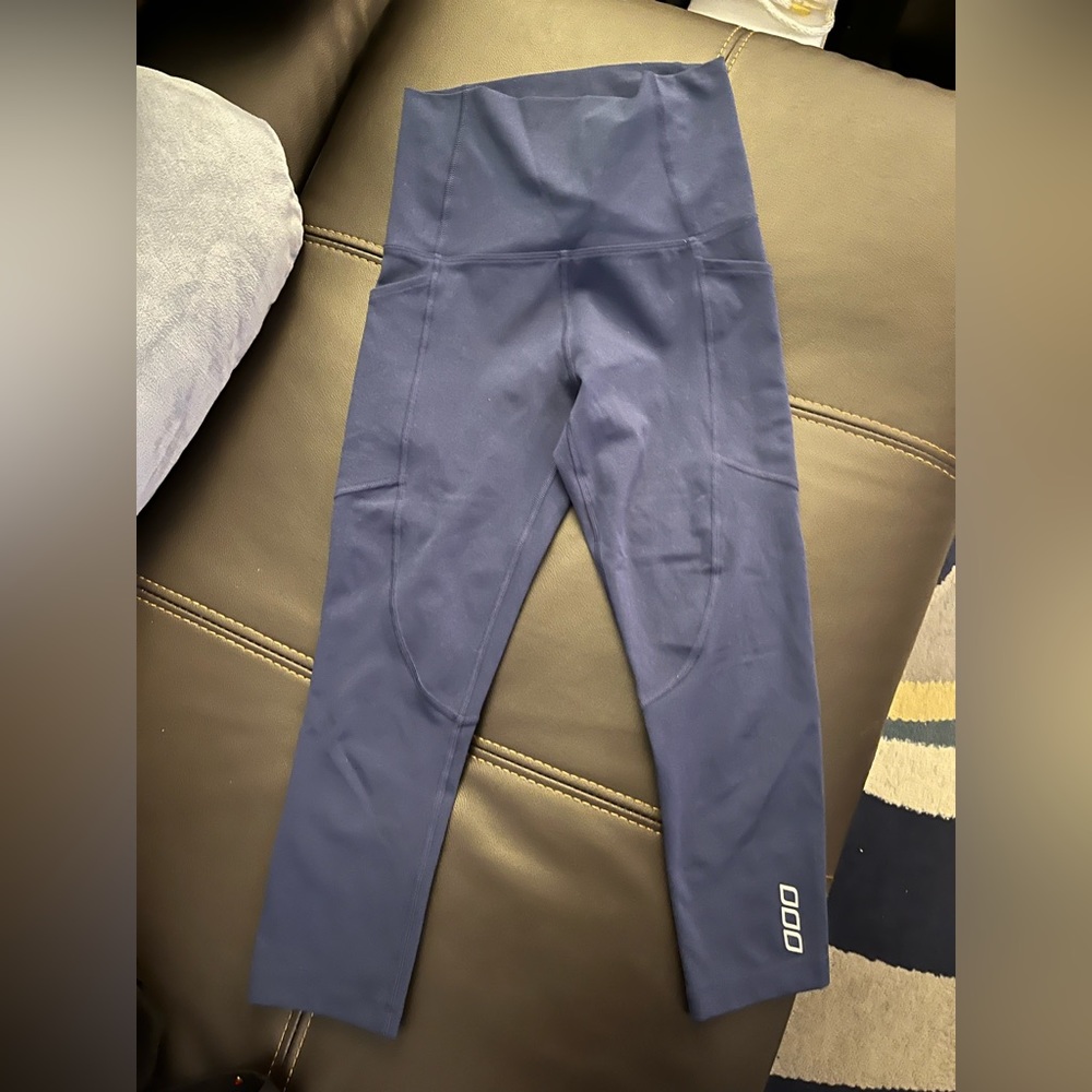 Lorna Jane crop tights. Blue. Size XS. EUC